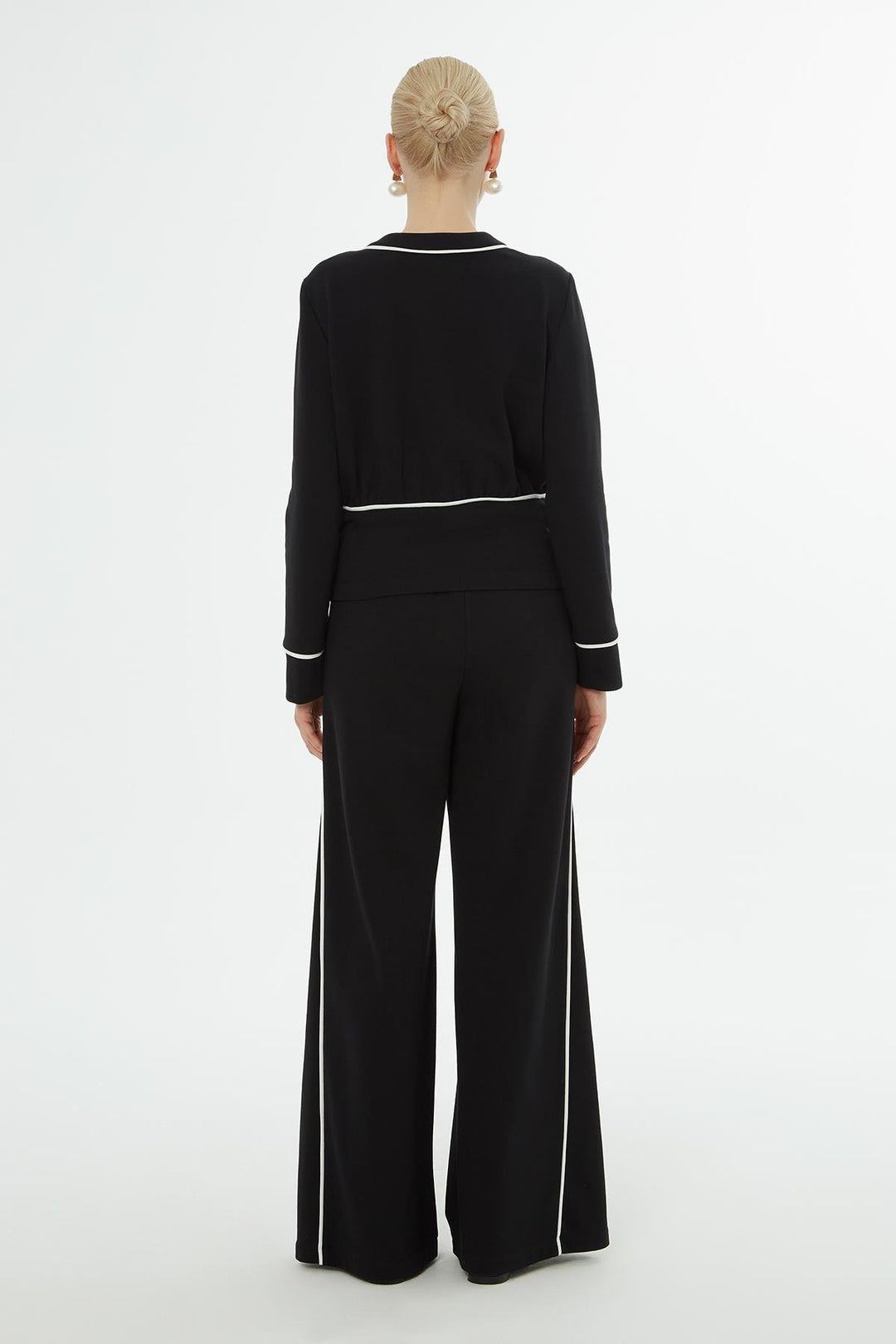 KIWE - Cardigan with Buttons and Tracksuit Set